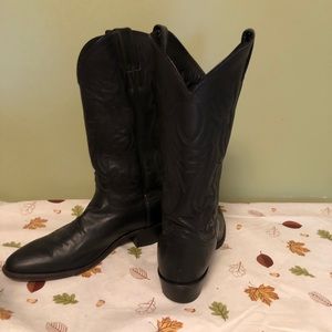 Men’s Justin Western Boot . Very light wear